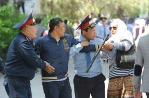 Nazarbayevə qarşı iki ''AA'' -