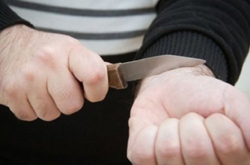 Bakıda oğurluq edən kişi özünü doğradı