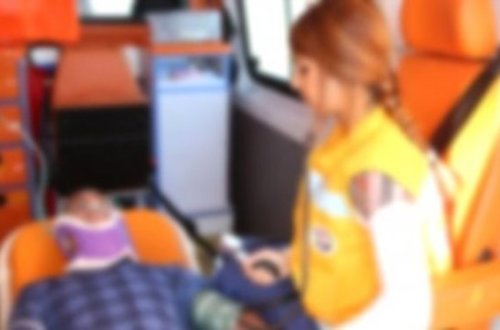 RÜSVAYÇILIQ! Yaralı gənclər tibb bacısını zorladı