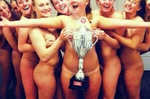 Çempion oldular - Kubokla çılpaq fotolar çəkdirdilər