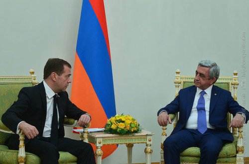 Medvedev: Rusiya Qarabağ münaqişəsinin həllinə kömək edəcək