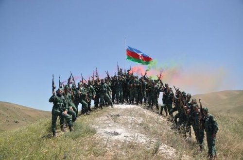 Sərhəd qoşunları düşmən hücumunun qarşısını almağı öyrənir