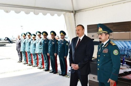 İlham Əliyev sərhədçiləri təltif etdi