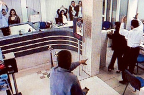 Moskvada silahlı şəxs banka hücum etdi