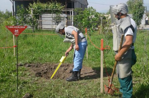 ANAMA 16 partlayış yeri yoxladı