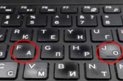 Klaviaturada F və J-nin üstündəki xəttin mənası