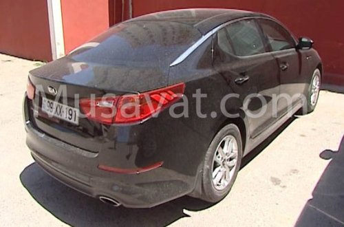 Bakıda küçənin ortasında qadının maşınını əlindən aldılar