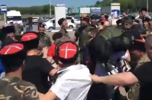 Rusiya müxalifətinin liderini vəhşicəsinə döydülər