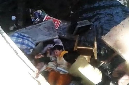 Qadın deputat kanalizasiyaya düşdü