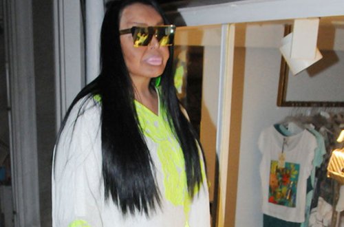 Bülent Ersoy istirahətə 10 yeşik meyvə apardı