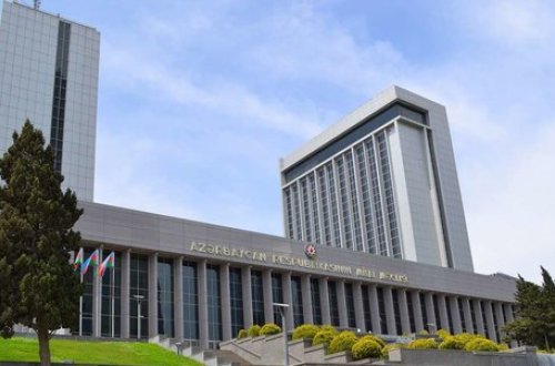 “Elmi işçilərin durumu onların məhsuldar işləmələrinə imkan vermir”