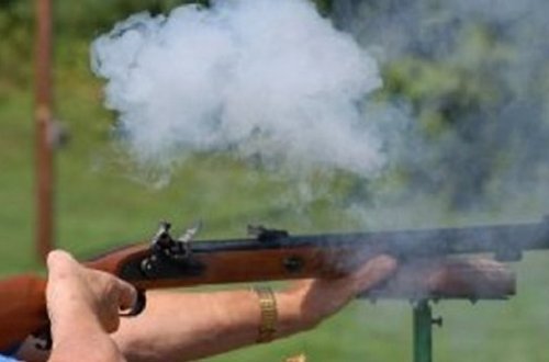 Çaqqalı vurmaq istədi, qonşularını güllələdi