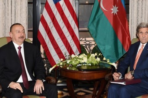 İlham Əliyev Con Kerri ilə görüşdü