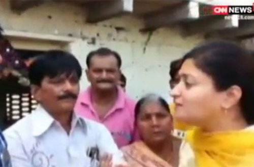 Hindistanda qadın-deputat müsahibə zamanı çalaya düşdü