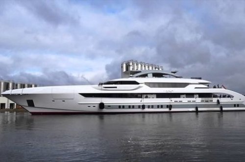 Azərbaycanlı milyarder yaxtasını satdı