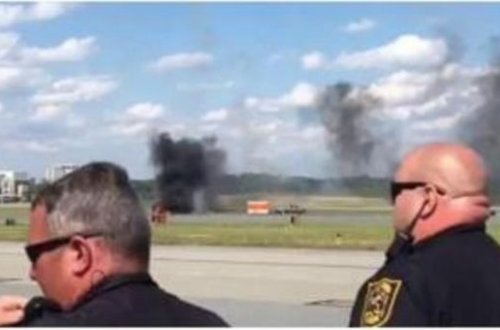 Şou zamanı faciə - Təyyarə yerə çırpıldı