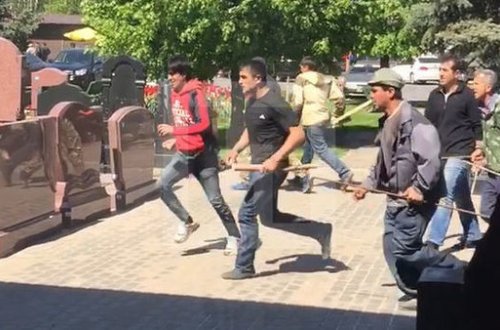 Moskvada qəbiristanlıqda dava