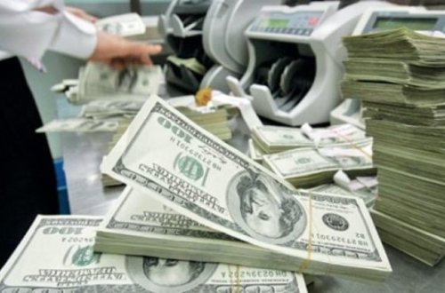 Azərbaycanda dollarlaşma səviyyəsi aşağı düşüb