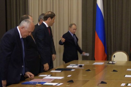 Putin Roqozinə səliqəsiz görünüşünə görə irad tutdu