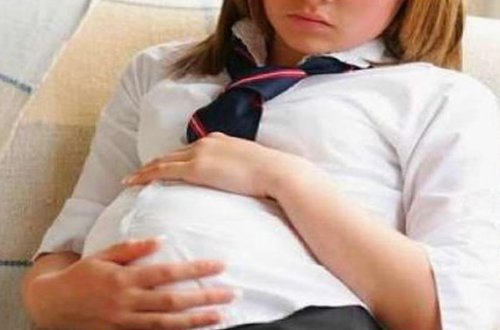 Müəllimindən hamilə qalan şagirdin atası yenidən danışdı