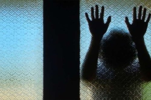 Müəllimindən hamilə qalan şagird danışdı