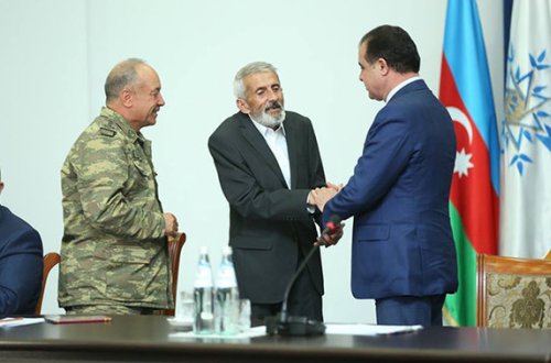 Gəncədə şəhidin medalı ailəsinə təqdim edilib