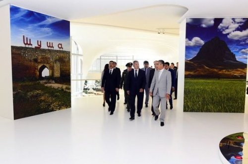 Rusiyanın müdafiə naziri Heydər Əliyev Mərkəzində