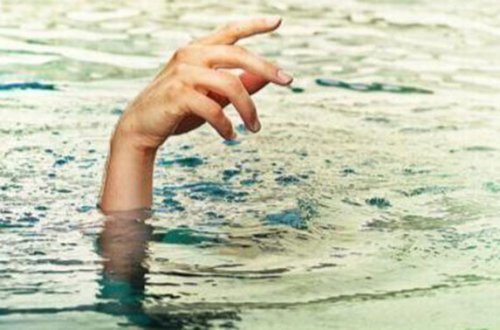 Uşaq su arxına düşüb boğuldu