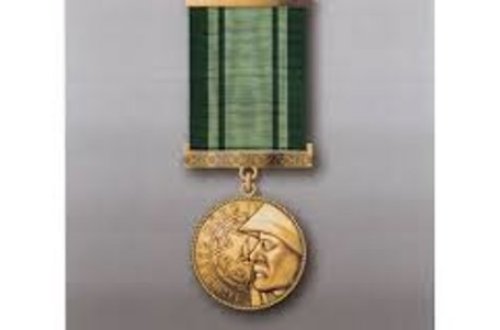 Şəhid Nicat İsgəndərova ölümündən sonra verilən “İgidliyə görə” medalı atasına təqdim edilib