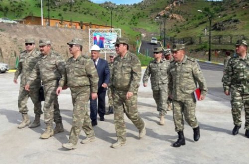 Zakir Həsənov cəbhədə tapşırıqlar verdi