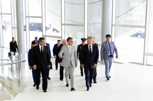 Rusiyanın müdafiə naziri Heydər Əliyev Mərkəzində olub