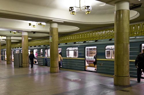 Bakı metrosunda adam öldü