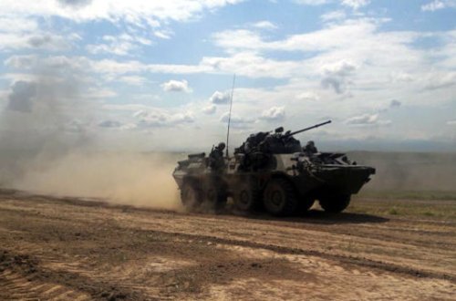 Cəbhədə zirehli texnikaların döyüş hazırlığı təlimi keçirilib