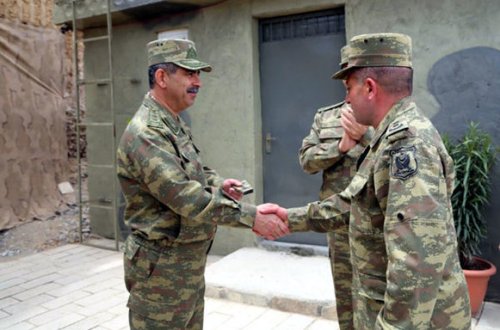 Zakir Həsənov cəbhədə Milli Qəhrəmanla görüşdü