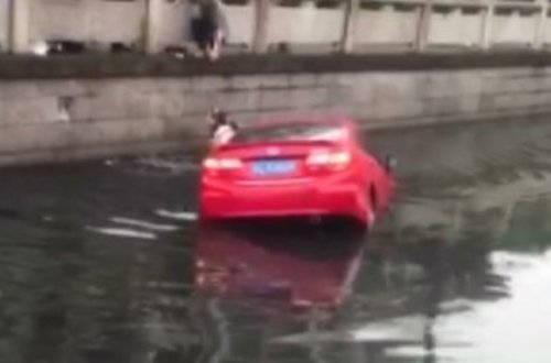 Pedalların yerini səhv saldı