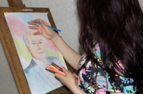 Heydər Əliyevin portretlərini çəkən gənc rəssam