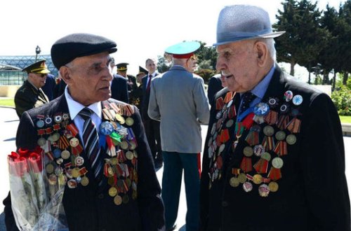 Azərbaycan ictimaiyyəti Qələbə Gününü qeyd edir