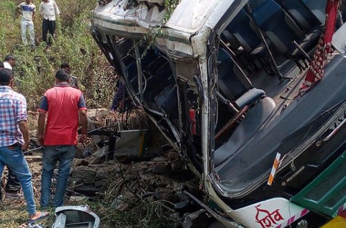 Dəhşətli avtobus qəzası: 7 nəfər ölü, xeyli sayda yaralı var