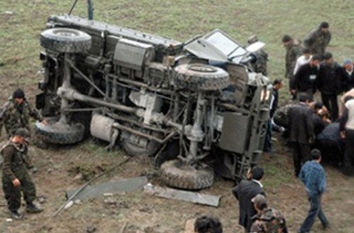 Ermənistanda hərbi maşın qəzaya düşdü: