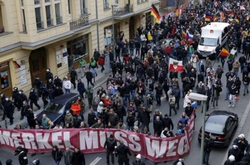 Berlində Merkelə qarşı etiraz aksiyası