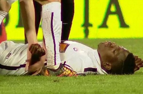 Oyunçu meydanda öldü