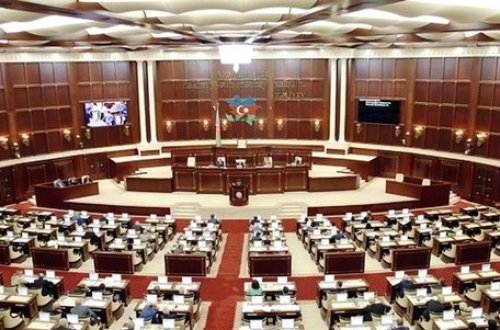 Milli Məclisin növbəti iclası başladı