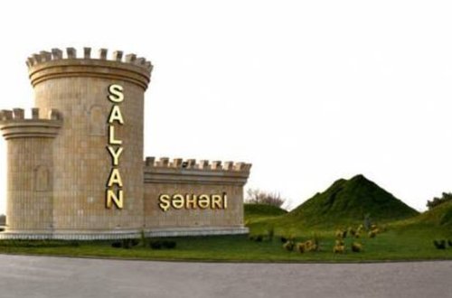 Salyanda məcburi köçkünü ölümlə hədələyirlər