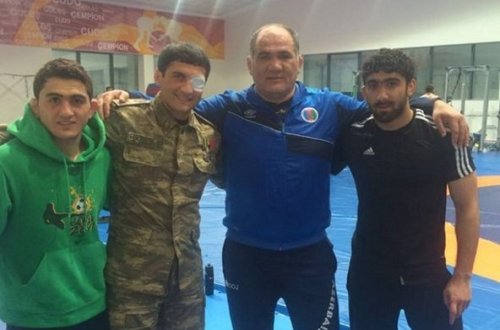 Cəbhədə yaralanan baş leytenanta