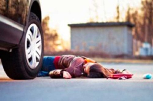 Maşın iki piyadanı vurdu, biri öldü