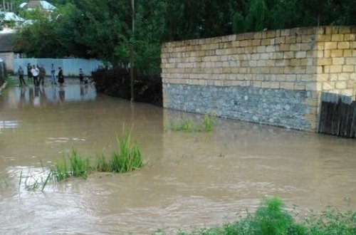 Xaçmazda bir kəndi su basıb