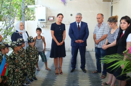 Binəqədinin balaca fidanları Şəhid anasını doğum günü münasibətilə təbrik etdilər