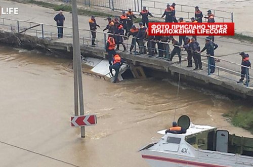 Rusiyada FHN rəisi suda boğuldu - Daşqın bölgəsinə baş çəkərkən