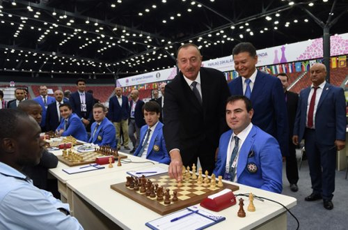 İlk gedişi prezident etdi - FOTOLAR