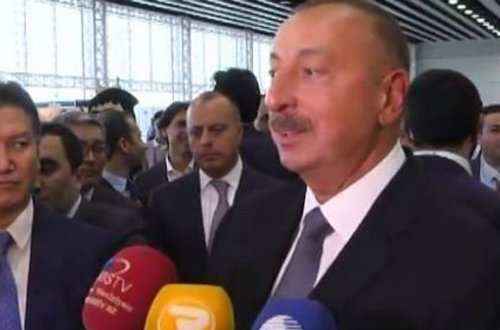 İlham Əliyev jurnalistlər qarşısında — VİDEO